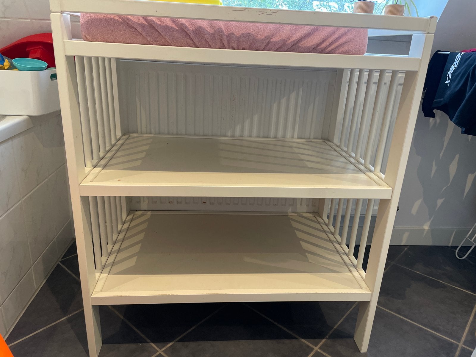 Witte commode met 2 planken - Gebruikt, Ophalen, Gebruikt, 50 tot 70 cm, 75 tot 100 cm