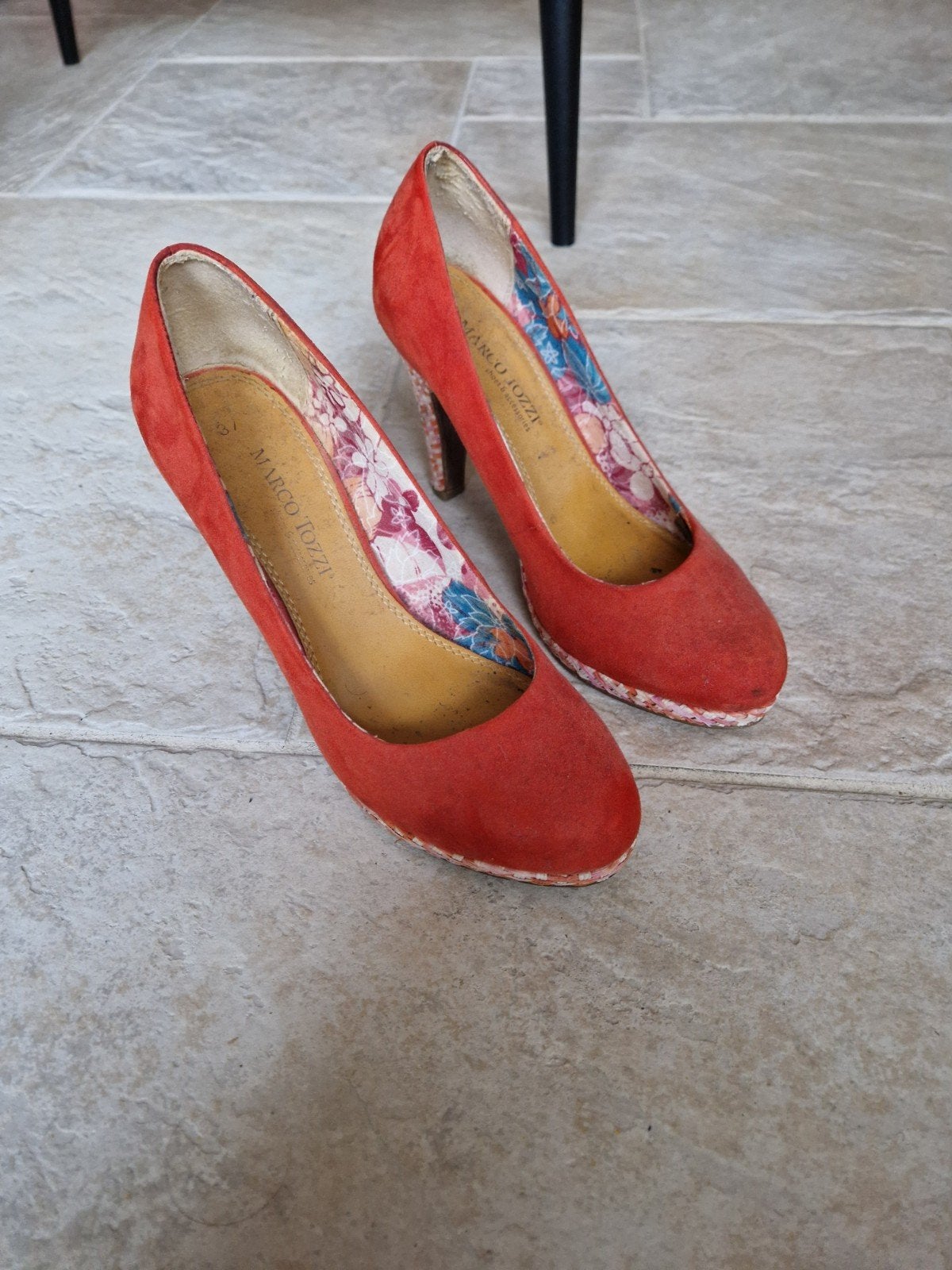 Te koop koraal rode suède damesschoenen,maat 37, merk Marco, Marco Tozzi, Ophalen of Verzenden, Zo goed als nieuw, Schoenen met hoge hakken