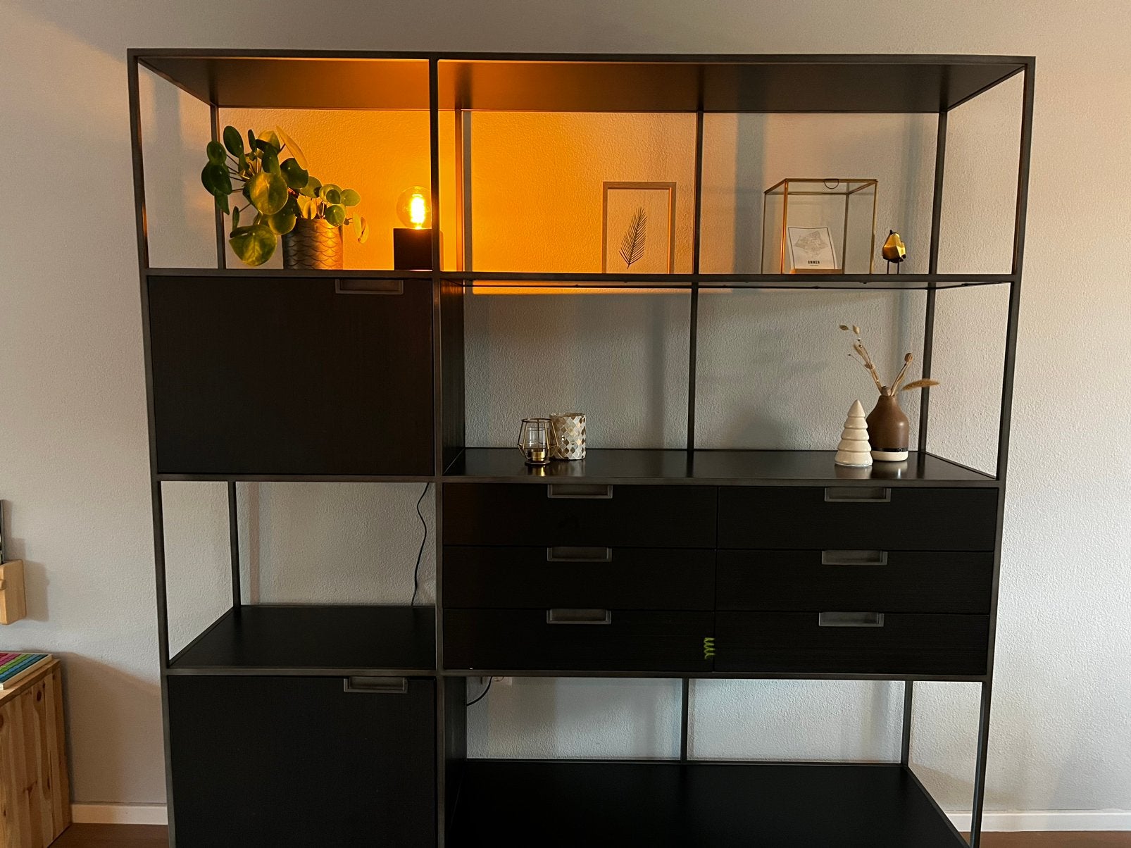 Eleonora Madison Dark Zwarte Wandkast - 180x190x42 cm, Ophalen, 150 tot 200 cm, Zo goed als nieuw, Minder dan 100 cm