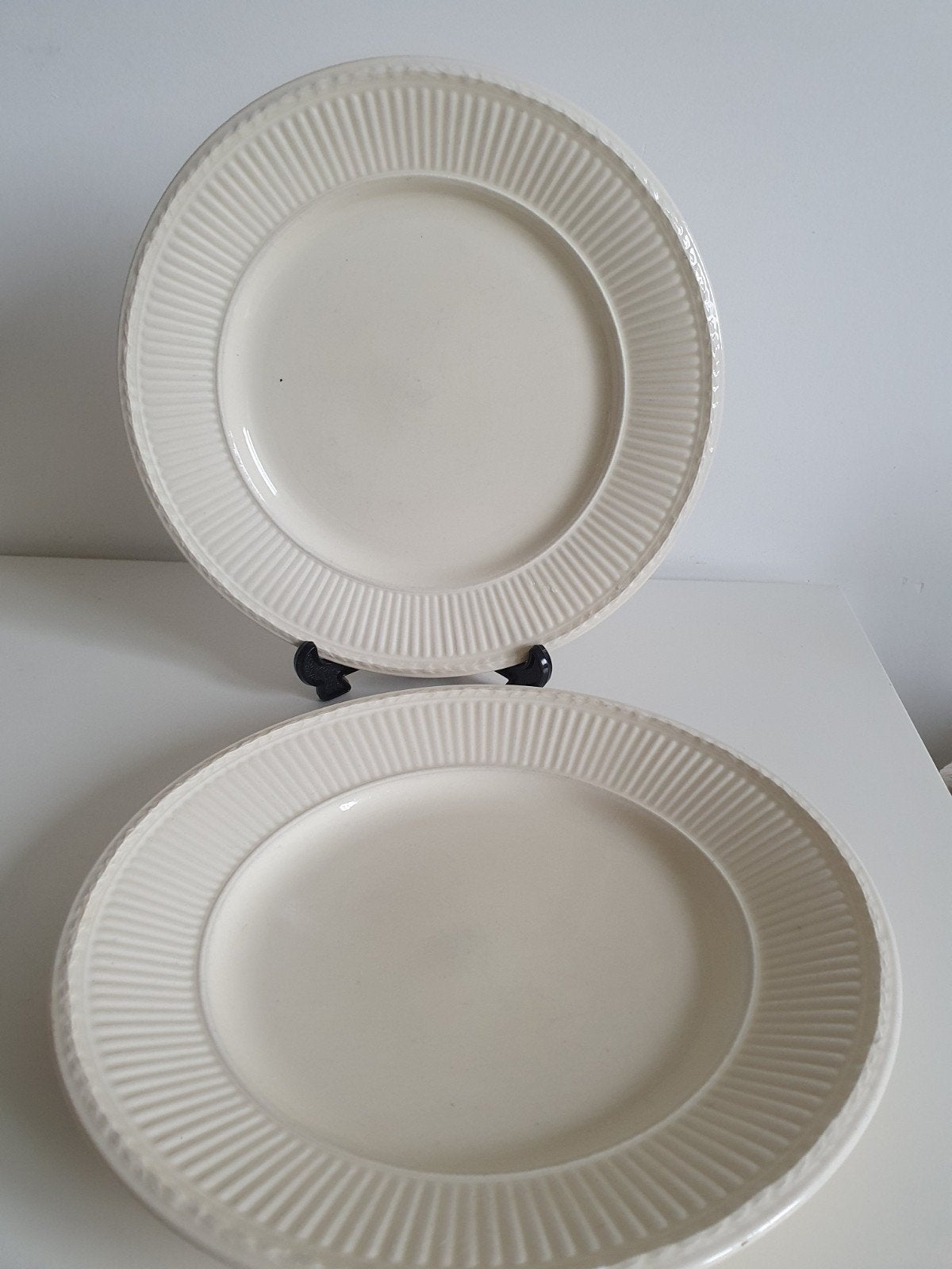 Wedgwood , queen's ware, Edme, 2 dinerborden 26 en 26,5 cm, Huis en Inrichting, Ophalen of Verzenden, Zo goed als nieuw, Aardewerk