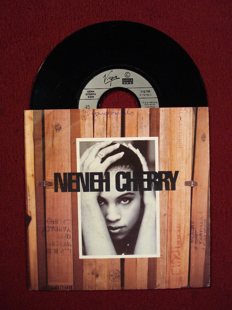 Neneh Cherry 7" Vinyl Single: ‘Inna city mamma’ (Duitsland), Cd's en Dvd's, 7 inch, Single, Ophalen of Verzenden, Zo goed als nieuw