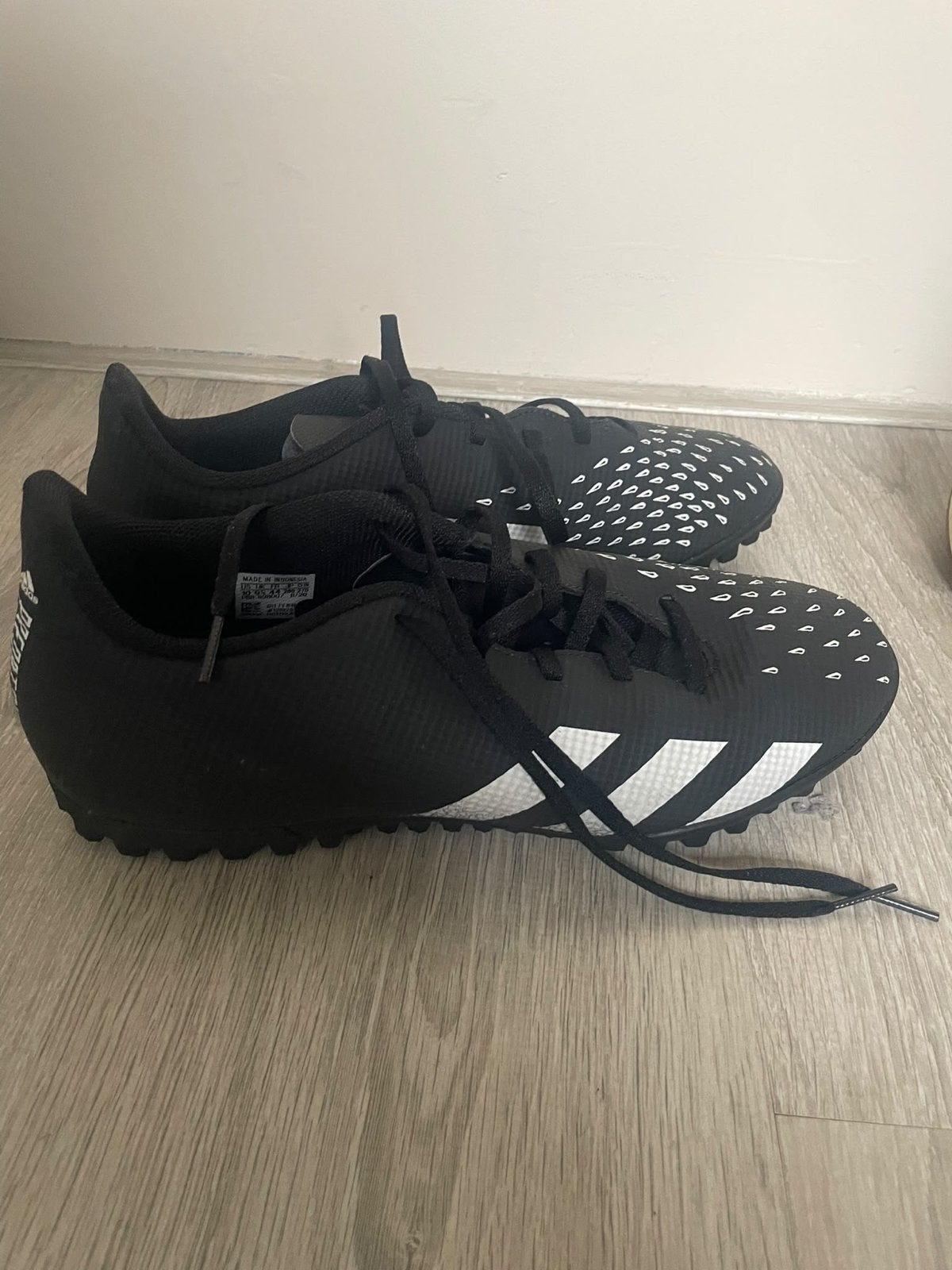 Adidas Predator kunstgras voetbalschoenen - Maat 44, Ophalen of Verzenden, Zo goed als nieuw, Schoenen
