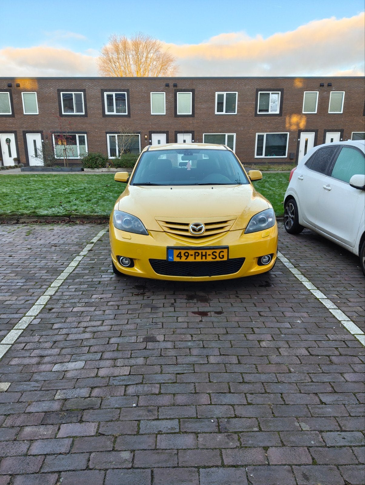 Mazda 3 2.0 Sport Touring 2004 Geel, Auto's, Voorwielaandrijving, 4 cilinders, 150 pk, 1210 kg