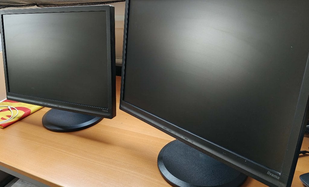 Twee Iiyama B2206WS monitoren, Computers en Software, Ophalen, Ingebouwde speakers, TN, DVI