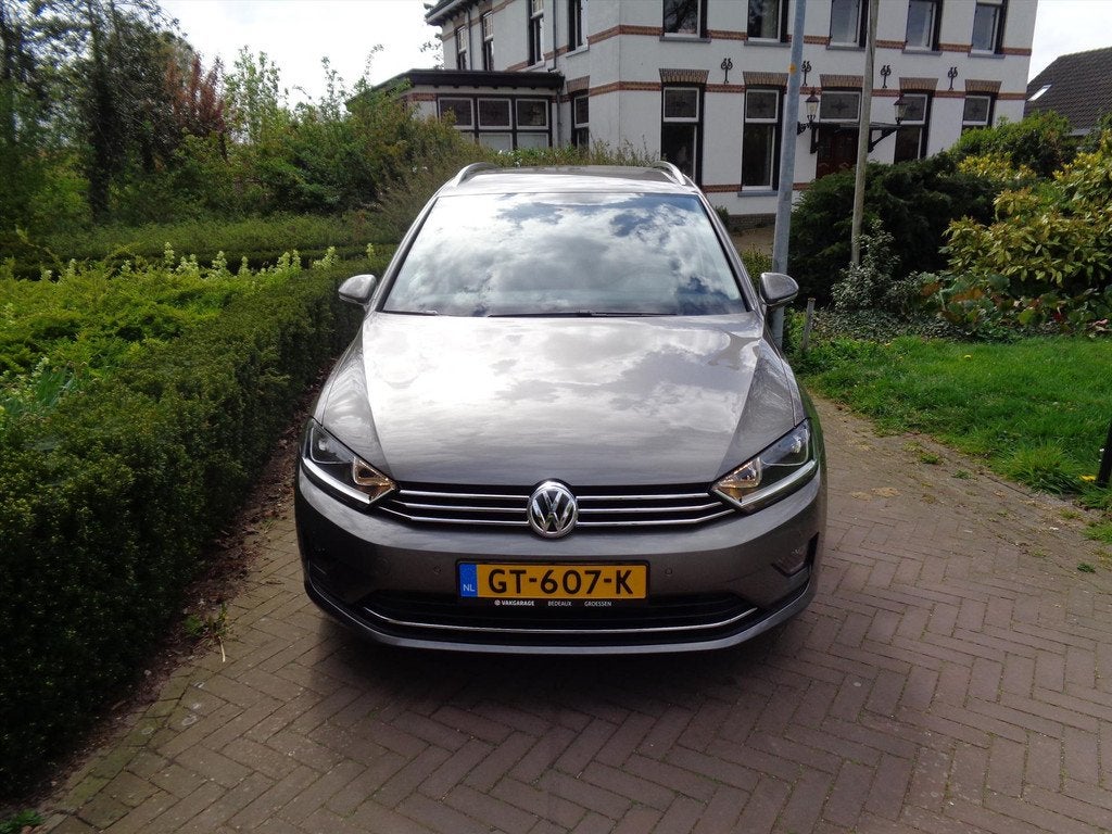 VOLKSWAGEN Golf Sportsvan 1.2 TSI 110PK DSG Highline Executi, Auto's, Volkswagen, Automaat, 12 maanden, Stof, Gebruikt