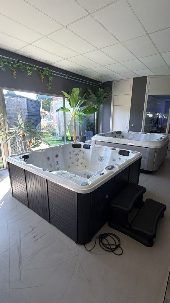 LUXE SPA / JACUZZI 5-PERS.-BOMVOL JETS-BALBOA-DIRECT KLAAR!, Tuin en Terras, Ophalen, Zo goed als nieuw, Trap