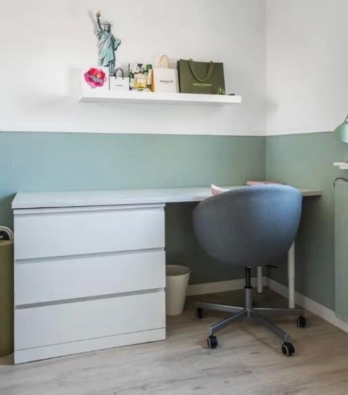 Bureau met MALM Ladekast met 3 lades - Wit/marner, Huis en Inrichting, Bureaus, Ophalen, Gebruikt, Met lades, IKEA