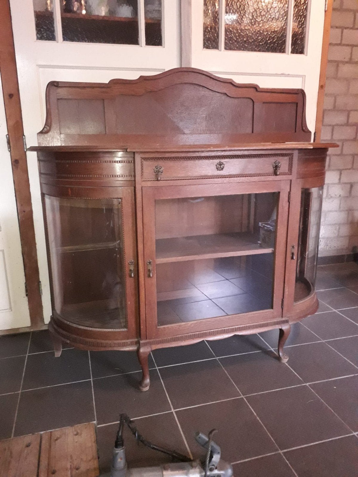 Antiek houten dressoir met glazen deuren, Ophalen