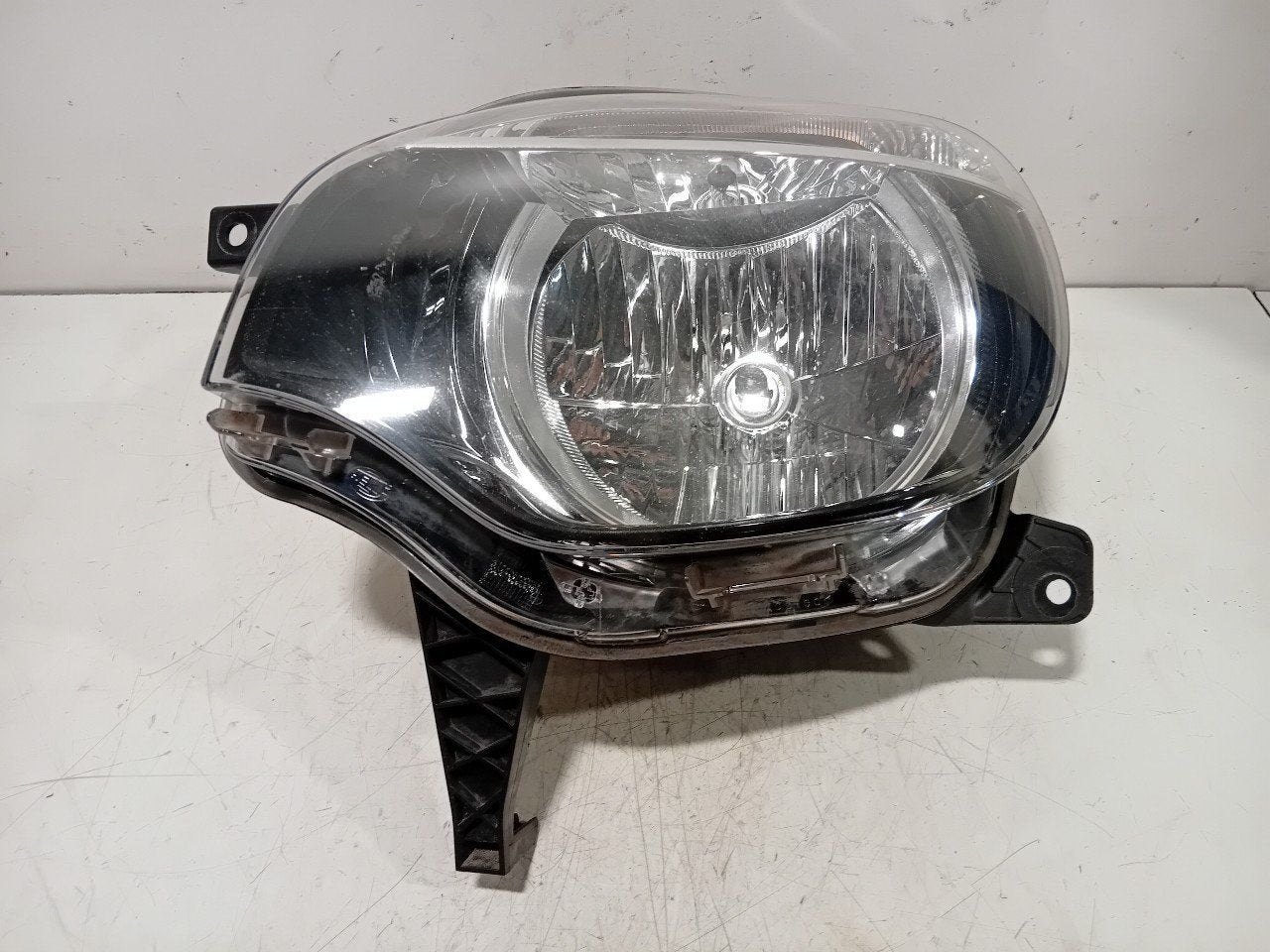 Koplamp links Renault Twingo, Onderdelen@venauto.nl, Van der Ven Autorecycling B.V., Gebruikt, Ettenseweg 76, 4706 PB Roosendaal, The Netherlands