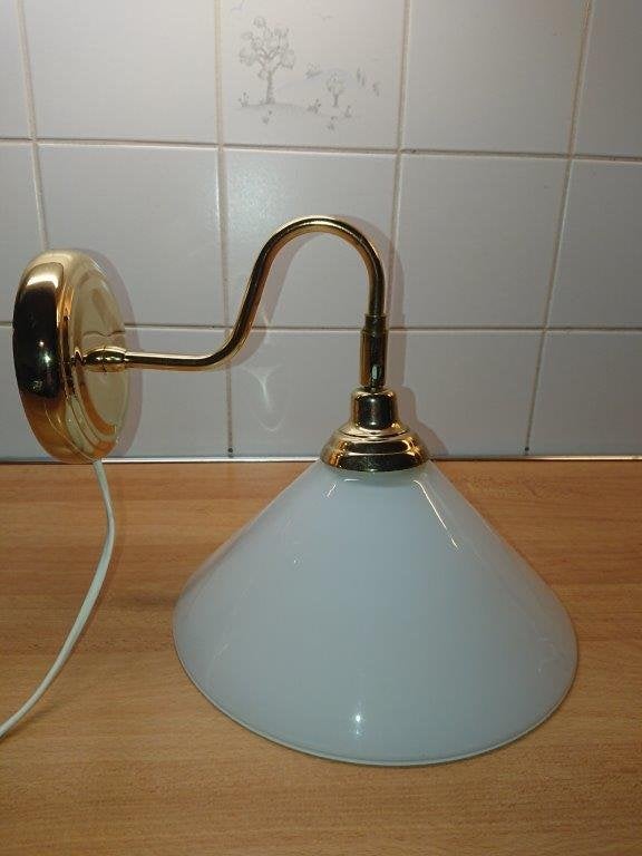 Vintage / Retro Wandlamp – Messing / melkglas kap, Ophalen, Gebruikt, IKEA, E27 (groot)