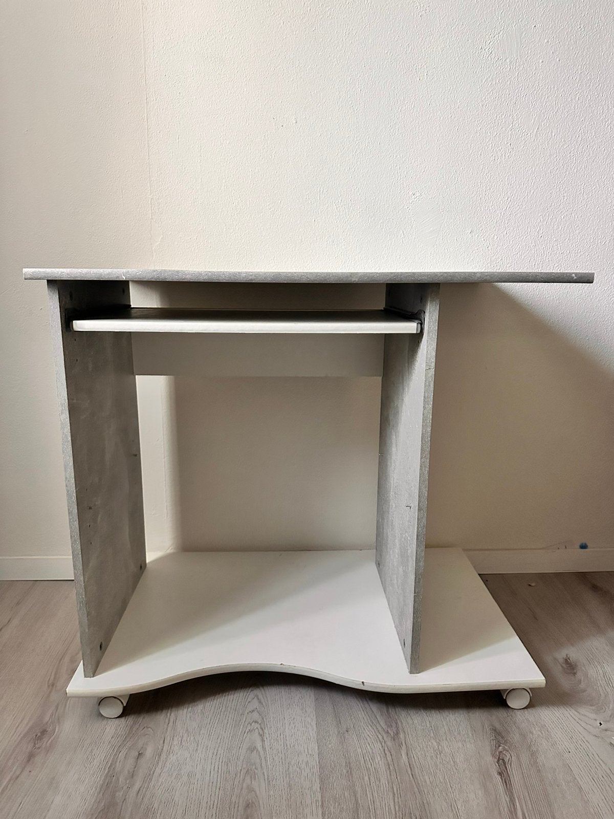 Modern computerbureau op wieltjes, Ophalen, Zo goed als nieuw, 70 tot 120 cm