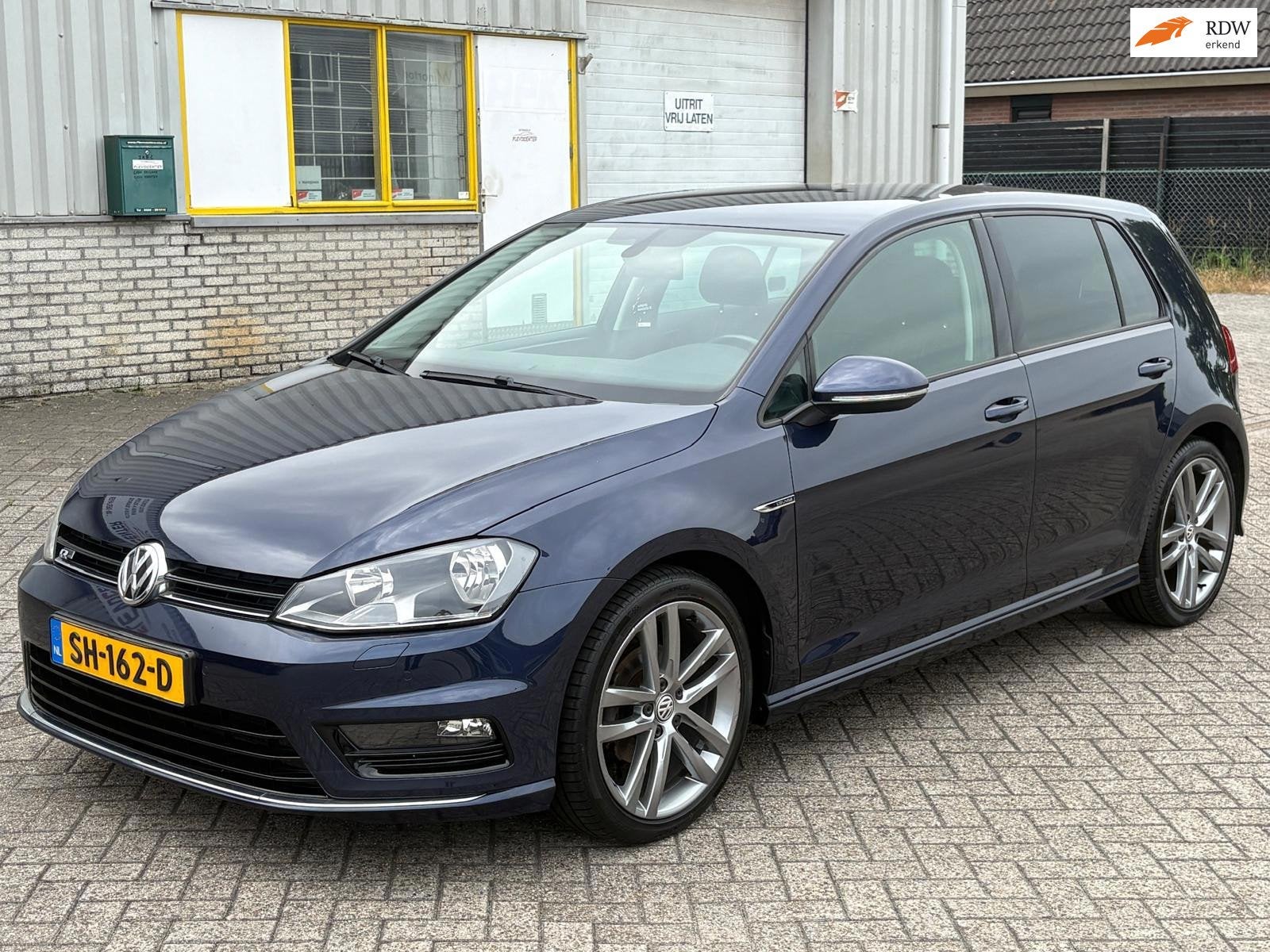 Volkswagen Golf 1.2 TSI 110 PK 6 BAK Bj 2016 R-Line Sport 5, Auto's, Voorwielaandrijving, Dealer onderhouden, Stof, Gebruikt