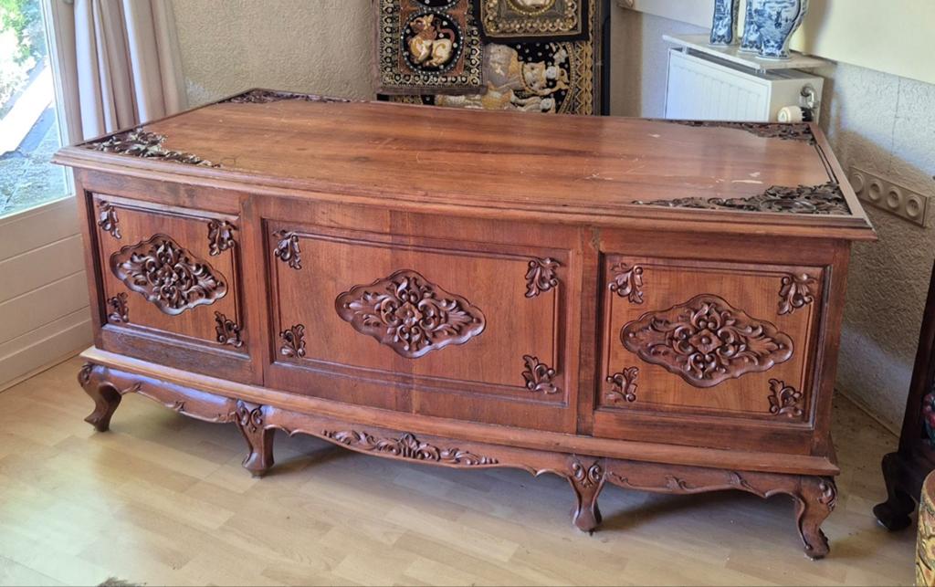 Antiek houten bureau met sierlijk houtsnijwerk, Ophalen