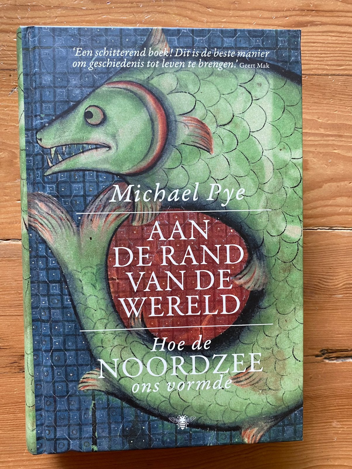 Aan de rand van de wereld - Michael Pye, Boeken, Ophalen of Verzenden, Gelezen