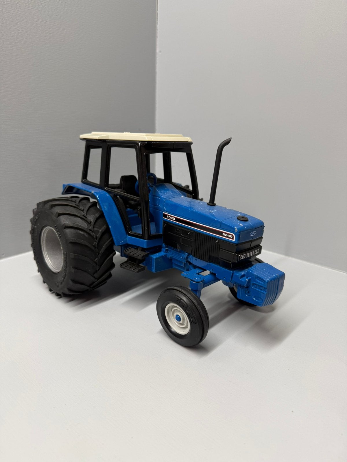 Ertl ford 8240, Hobby en Vrije tijd, Ophalen of Verzenden, Gebruikt, Tractor of Landbouw, ERTL