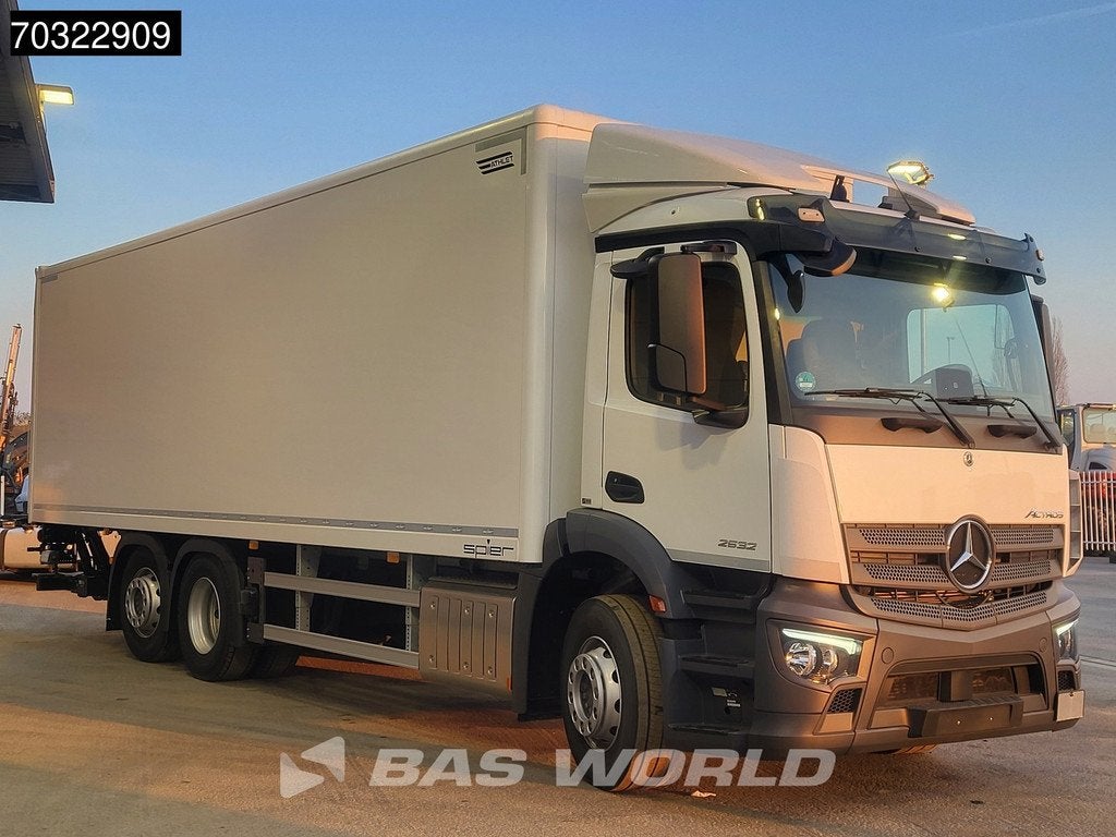 Mercedes Actros 2532 6X2 2000kg Ladebordwand Steering Axle A, Auto's, Vrachtwagens, Automaat, Stoelverwarming, Stof, Euro 6