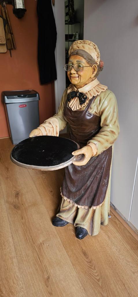 Beeld dame, Ophalen