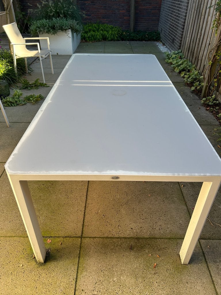 Foto 2 van Buitentafel gratis afhalen