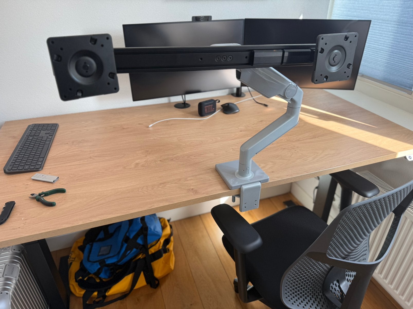 Humanscale M8.1 Dual monitorarm, Ophalen, Zo goed als nieuw