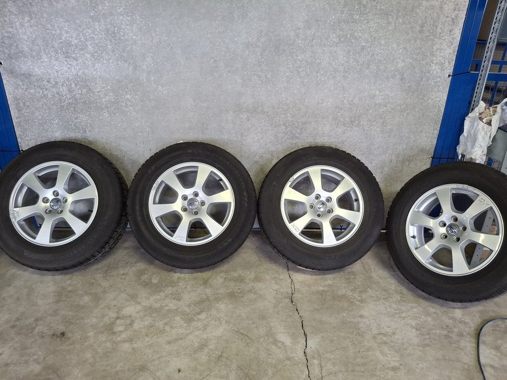 Gebruikte wintervelgenset nokian 235/65/17