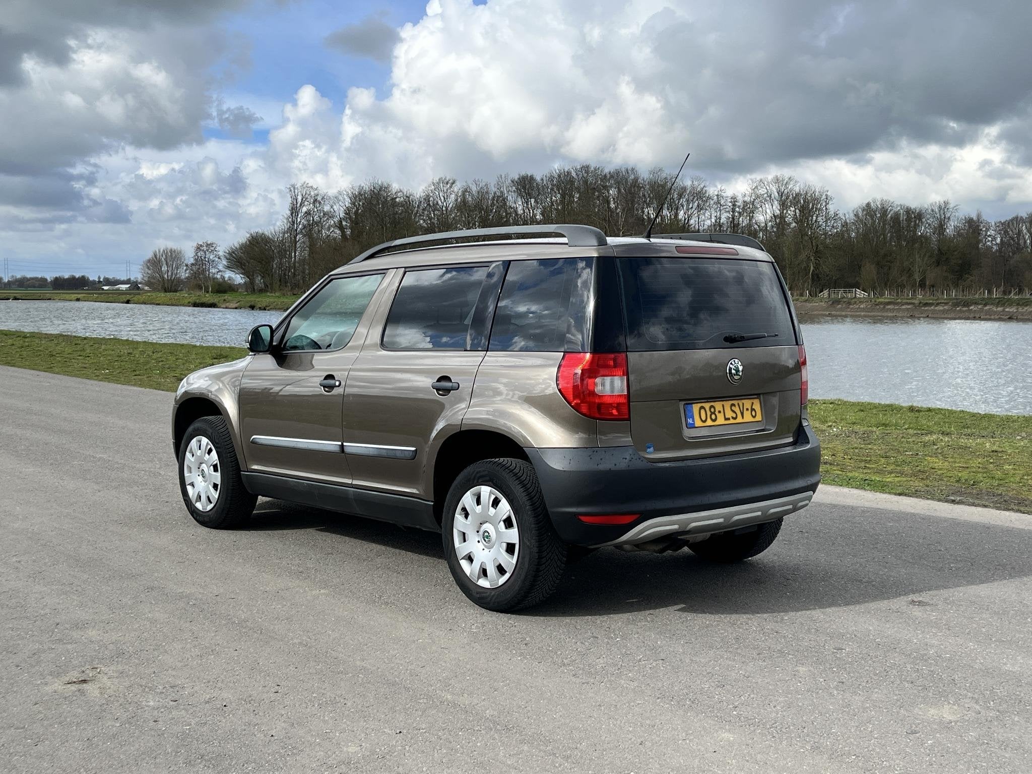 Skoda Yeti 1.2 TSI Active Plus Airco, cruise, Auto's, Voorwielaandrijving, Euro 5, Stof, Gebruikt