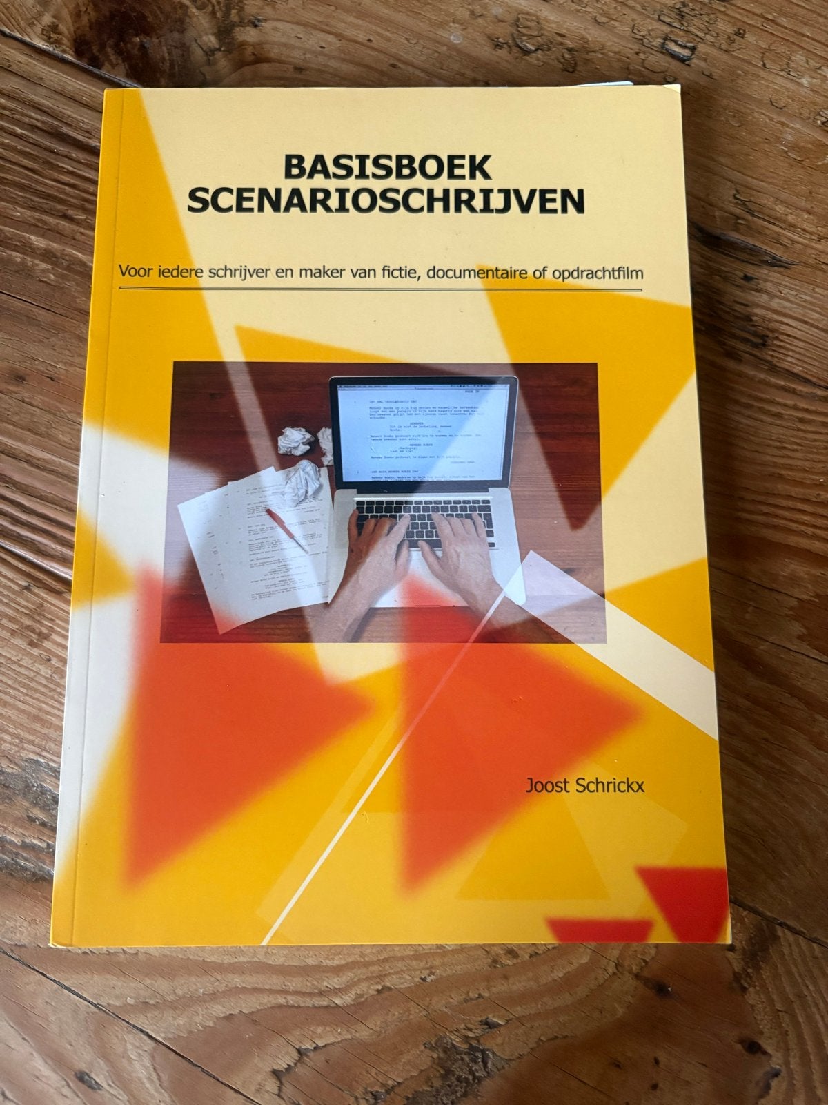 Basisboek Scenarioschrijven - Joost Schrickx (2018), Boeken, Ophalen of Verzenden, Zo goed als nieuw, Vakgebied of Filmindustrie