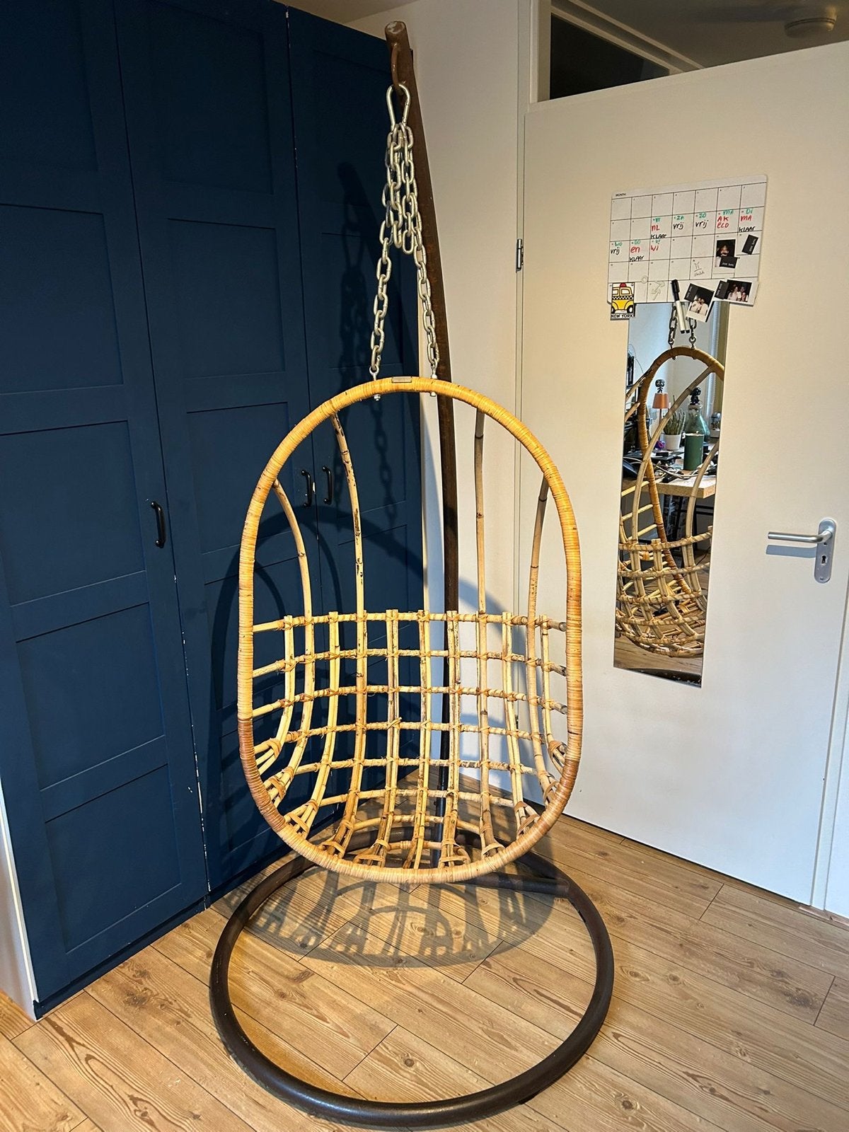 Sissy Boy Homeland rotan hangstoel incl. standaard, Huis en Inrichting, Stoelen, Ophalen, Bruin, Riet of Rotan, Zo goed als nieuw