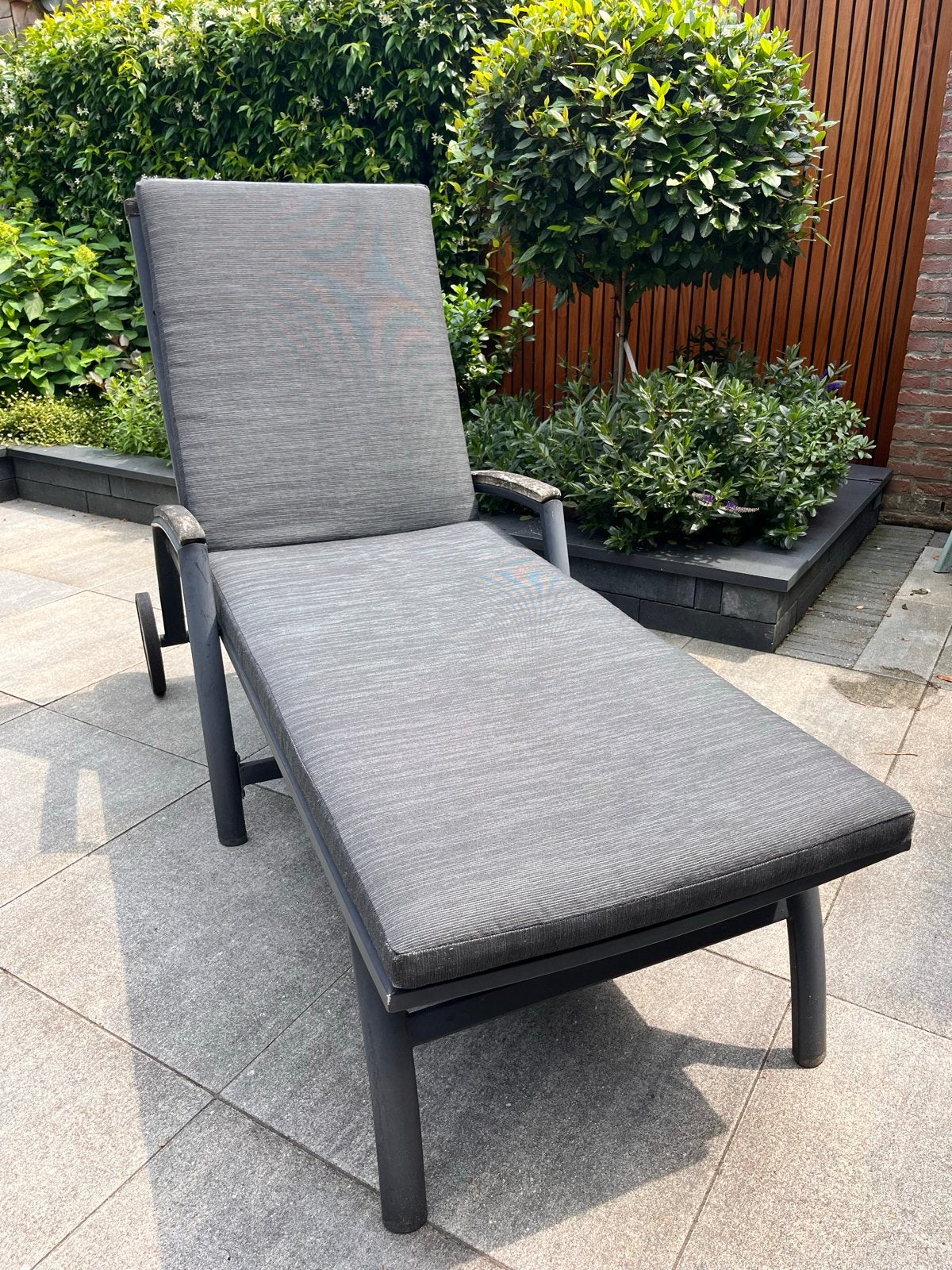 Zo goed als nieuw Tuinligbedmatras/kussen - Antraciet, Ophalen, Zo goed als nieuw, Overige materialen