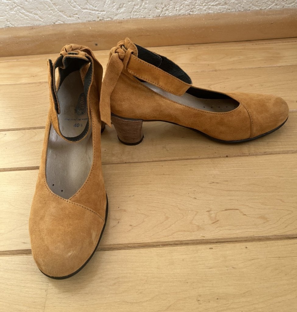 Wolky pumps maat 40,5 okergeel cognac enkelband klittenband, Verzenden, Geel, Zo goed als nieuw, Wolky