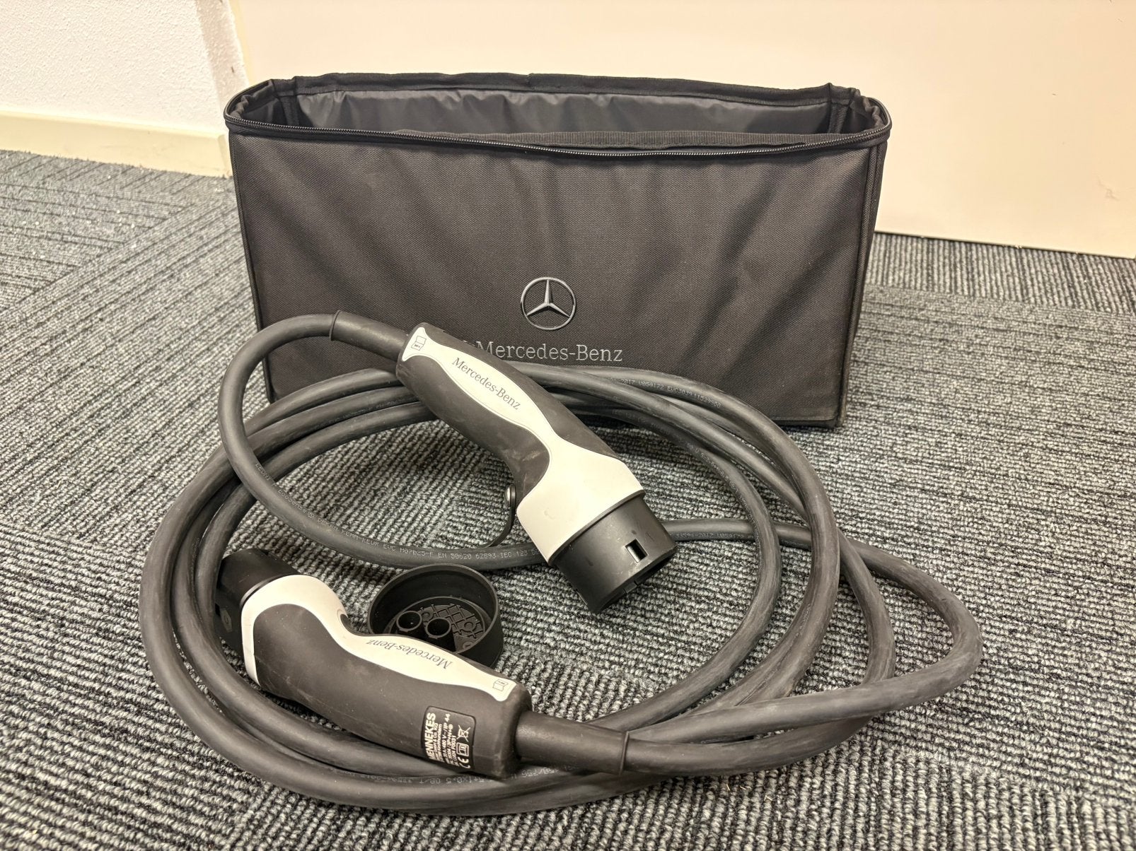 Laadkabel Mode 3 Mercedes-Benz / Mennekes + tas ORIGINEEL, Auto diversen, Verzenden, Zo goed als nieuw, Laadkabel
