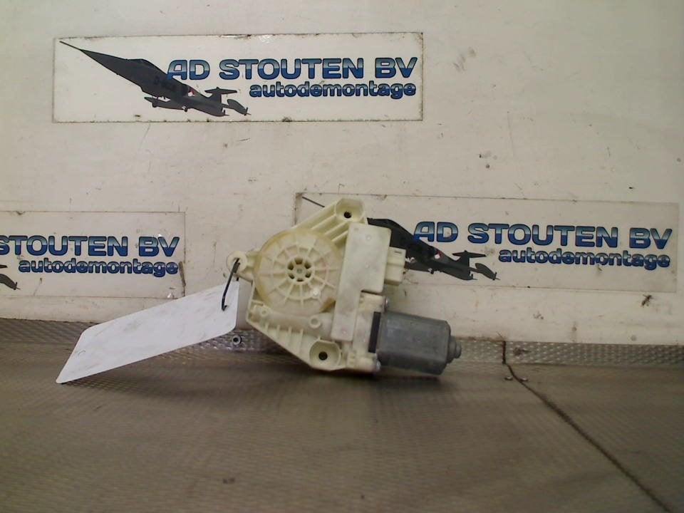 Motor Raammechaniek Rechts Voor C (W205) 2015, Gebruikt, Mercedes-Benz AG, Mercedes-Benz, Mercedesstraße 120, Stuttgart 70372, , Duitsland