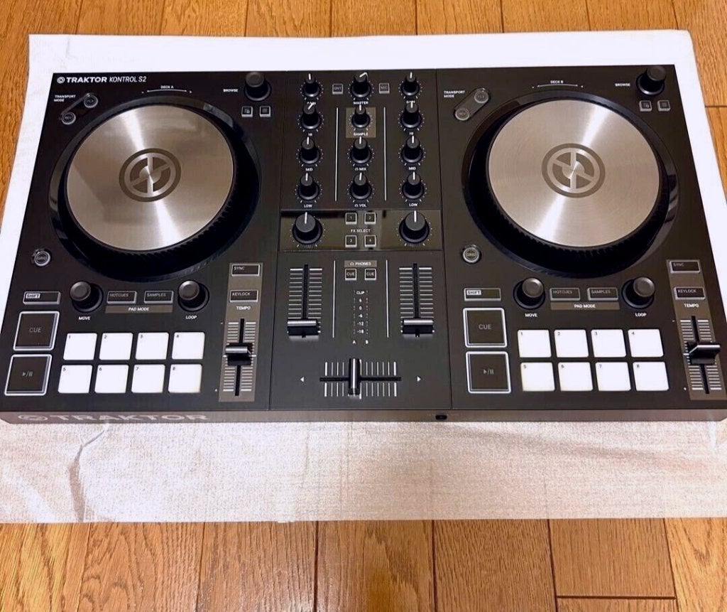 Traktor Kontrol S2 Mk3 RUILEN tegen S4, Muziek en Instrumenten, Dj-sets en Draaitafels, Ophalen of Verzenden, Zo goed als nieuw