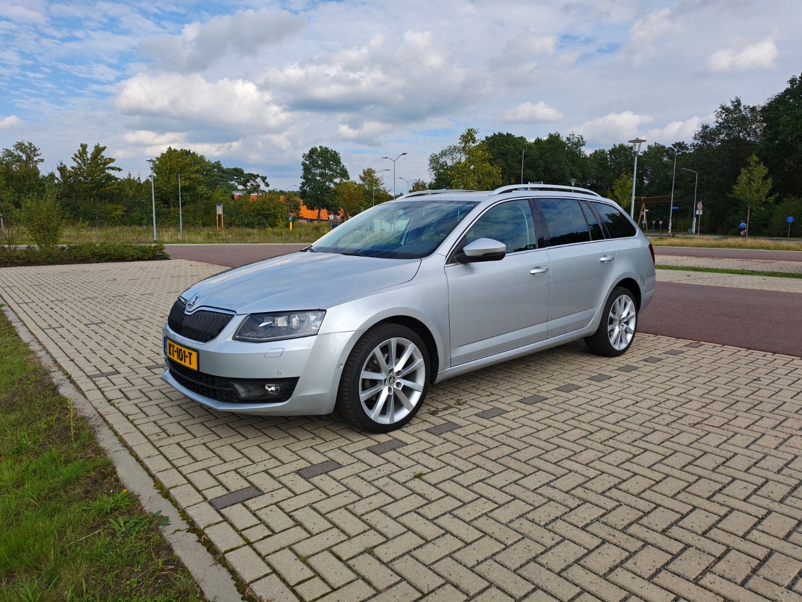 Skoda Octavia 1.4 TSI DSG Pano Keyless Bi-Xenon Alcantara, Auto's, Dealer onderhouden, 4 cilinders, 1192 kg, Origineel Nederlands