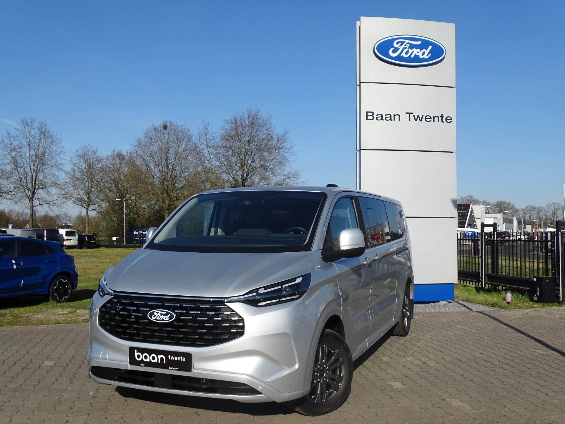 Ford Tourneo Custom 2.5 Plug-IN Hybrid 233 PK L2H1 Titanium, Auto's, 12 maanden, Gebruikt, Bedrijf, Automatische klimaatregeling