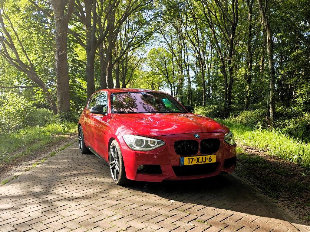 BMW 1-Serie 118I Nieuwe ketting 5DR 2012 Rood M-pakket, Auto's, Euro 5, Achterwielaandrijving, Zwart, 4 cilinders