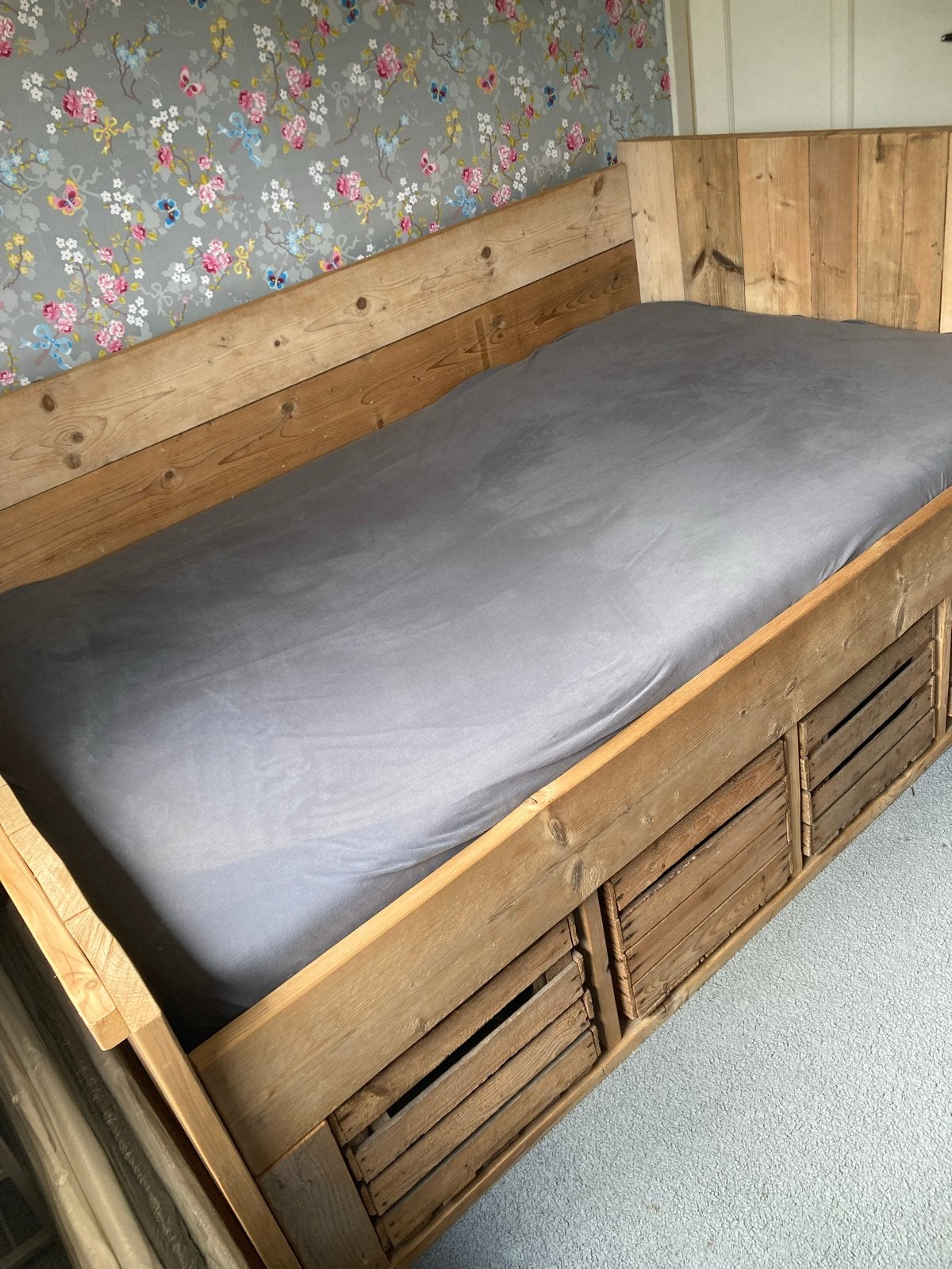 Twijfelaar bed met matras en opbergkratten, Huis en Inrichting, Slaapkamer | Bedden, Ophalen, Gebruikt, Bruin, Twijfelaar