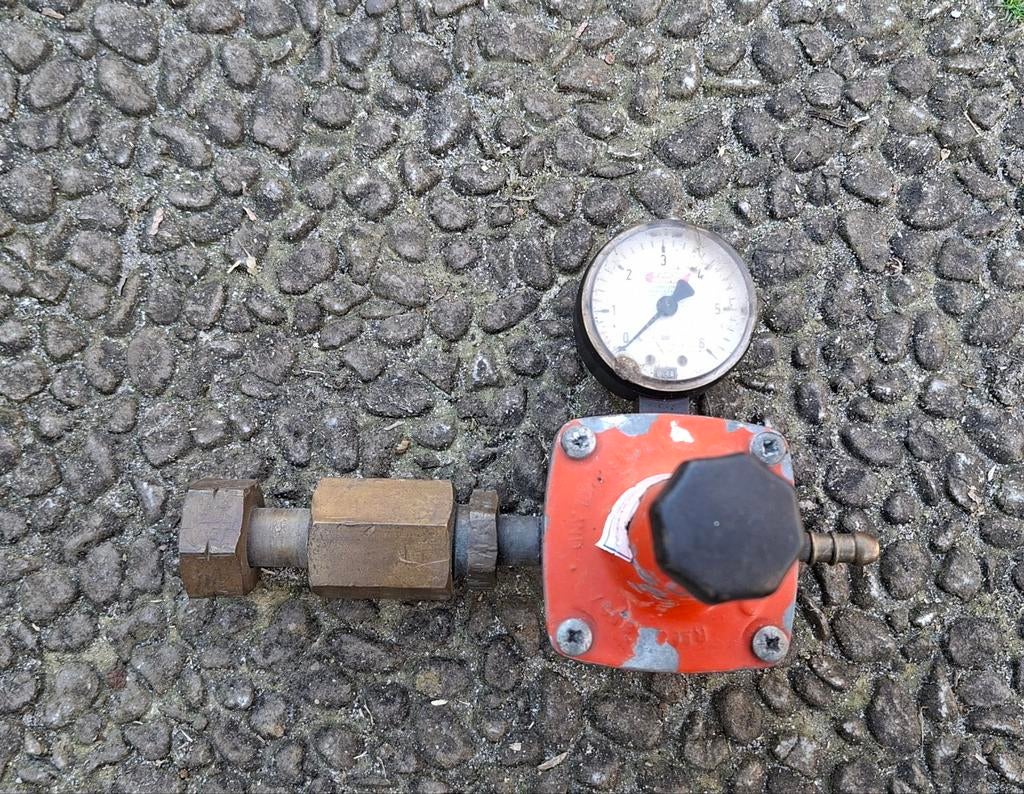 Gasdrukregelaar instelbaar en manometer 0-6bar benegas/shell, Ophalen of Verzenden, Gebruikt, Minder dan 150 ampère, Overige typen