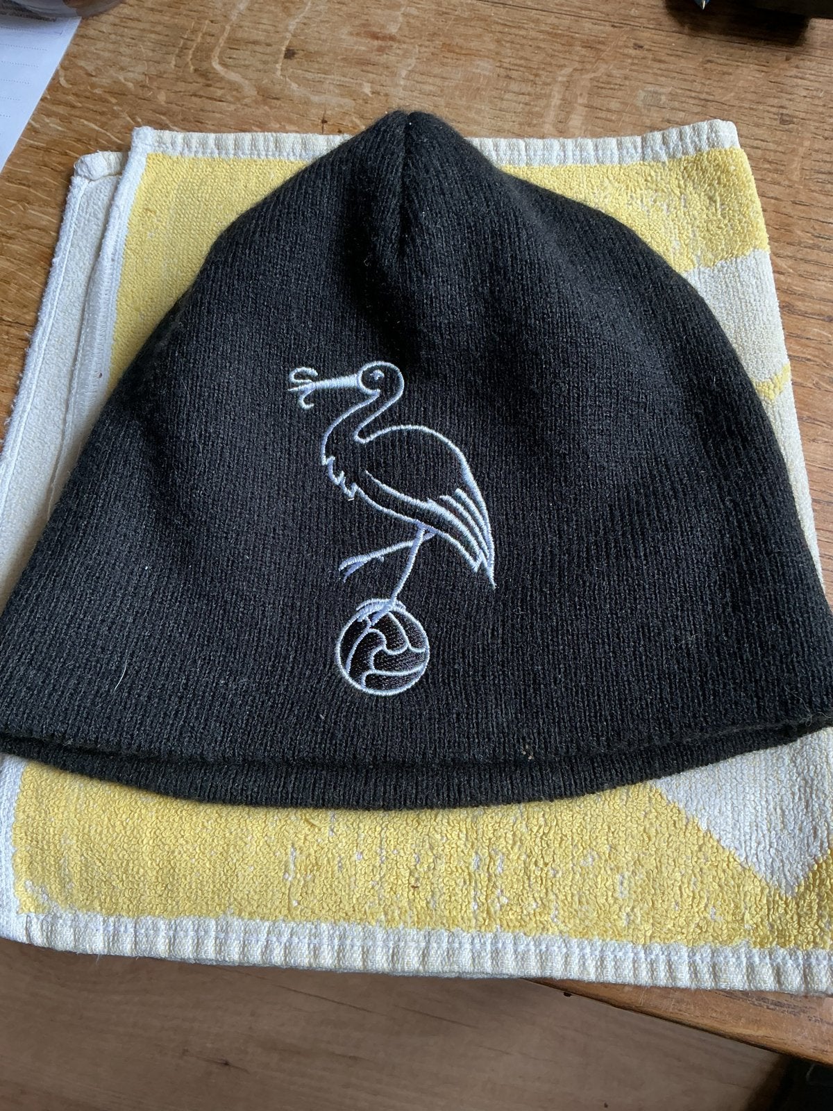 ADO Den Haag Muts - Zwart met logo, Kleding | Heren, Ophalen of Verzenden, Gedragen, One size fits all, Pet