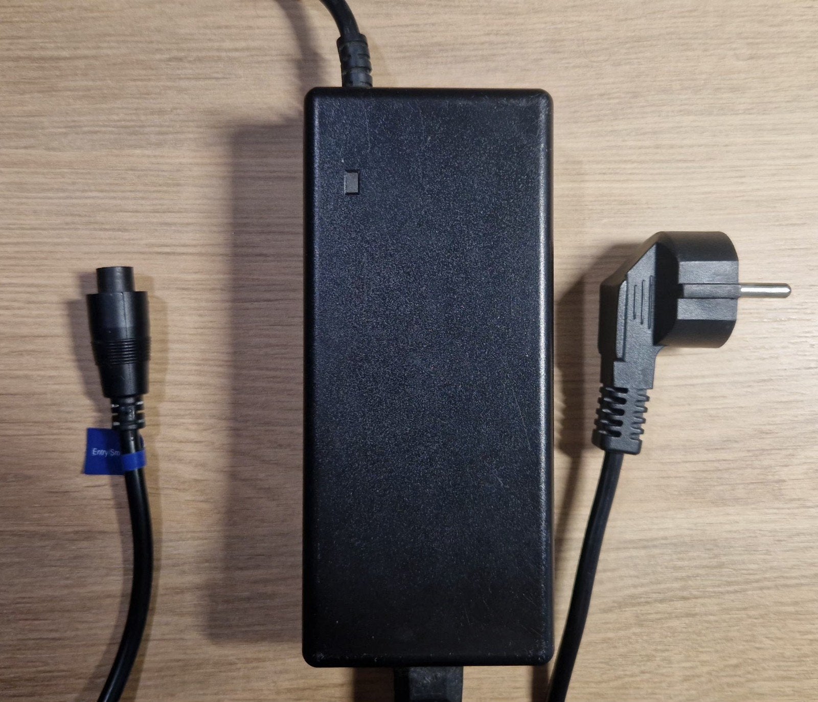 Oplader voor elektrische fiets, Zo goed als nieuw