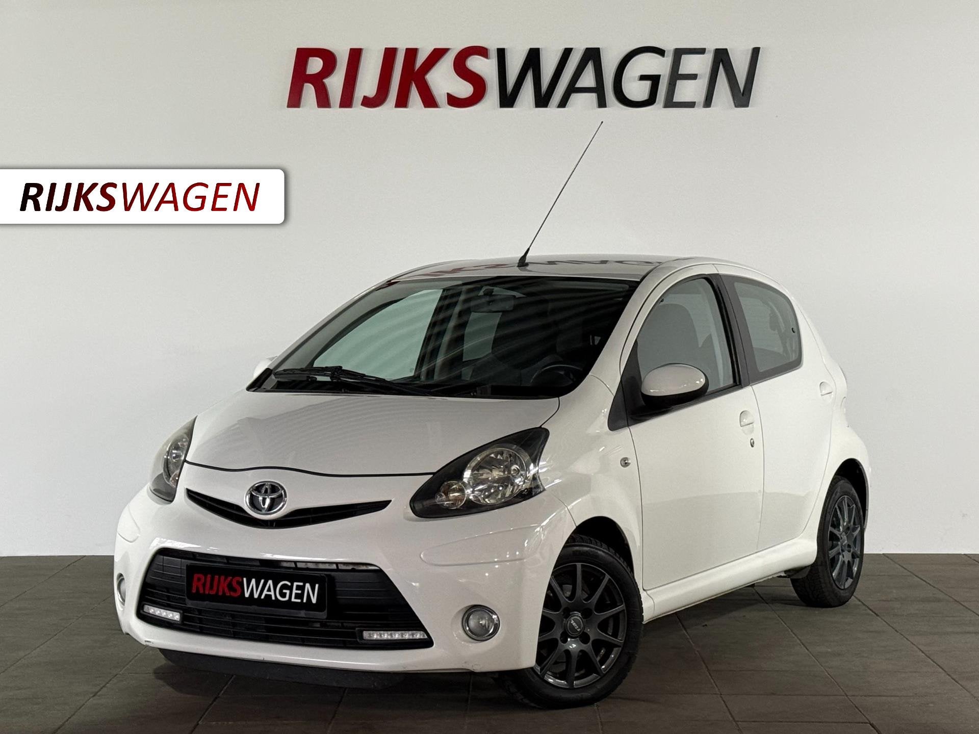 Toyota Aygo 1.0 VVT-i Aspiration Lederstuur/Airco/Bluetooth, Voorwielaandrijving, Stof, Gebruikt, Huisgarantie