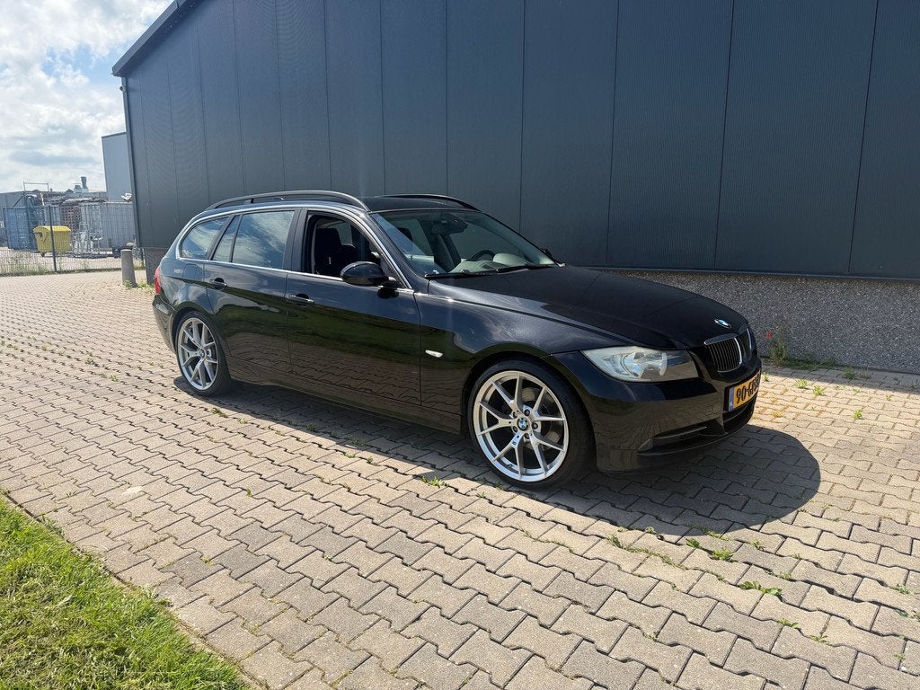 BMW 3 Serie 325i Executive (bj 2008, automaat), Auto's, Automaat, 745 kg, Gebruikt, Parkeersensor