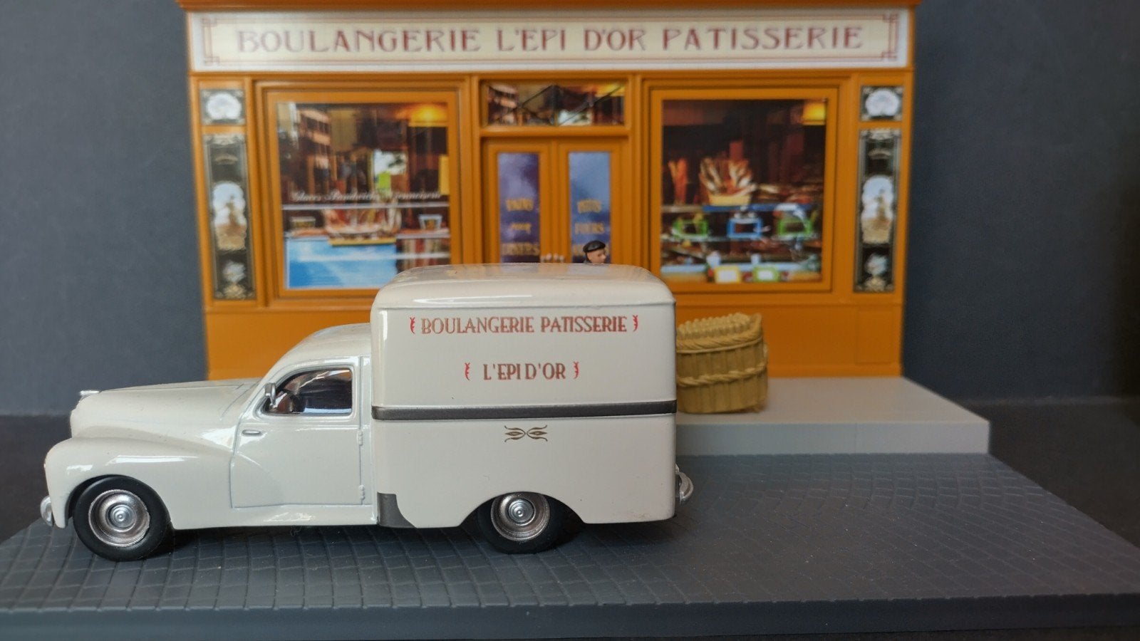 Peugeot 203 Commercial 1:43 Boulangerie Diorama Pol, Overige merken, Auto, Verzenden, .