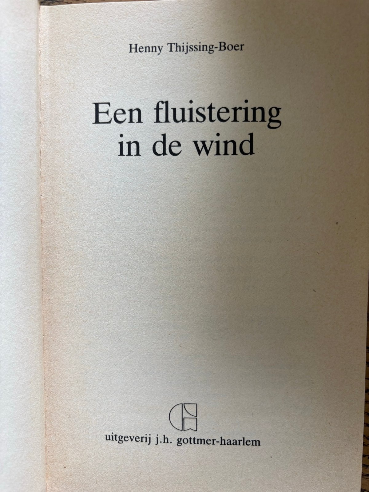 Een fluistering in de wind - Henny Thijssing-Boer, Ophalen of Verzenden, Gelezen, Nederland