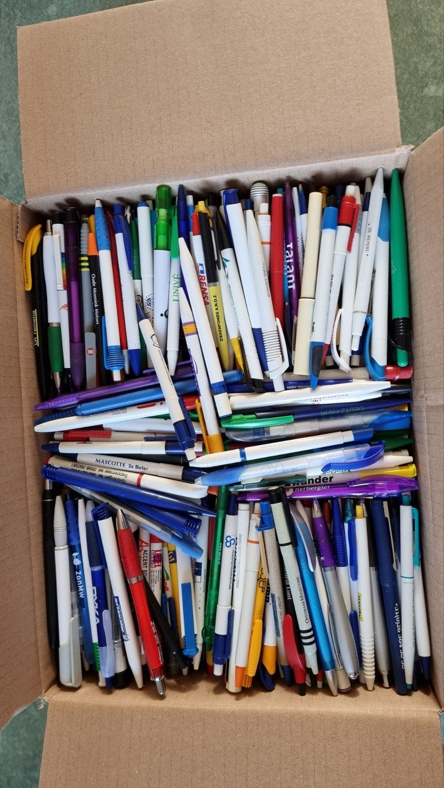 Doos met 1000 reclame pennen, Verzamelen, Ophalen of Verzenden, Gebruikt, Balpen, Overige merken
