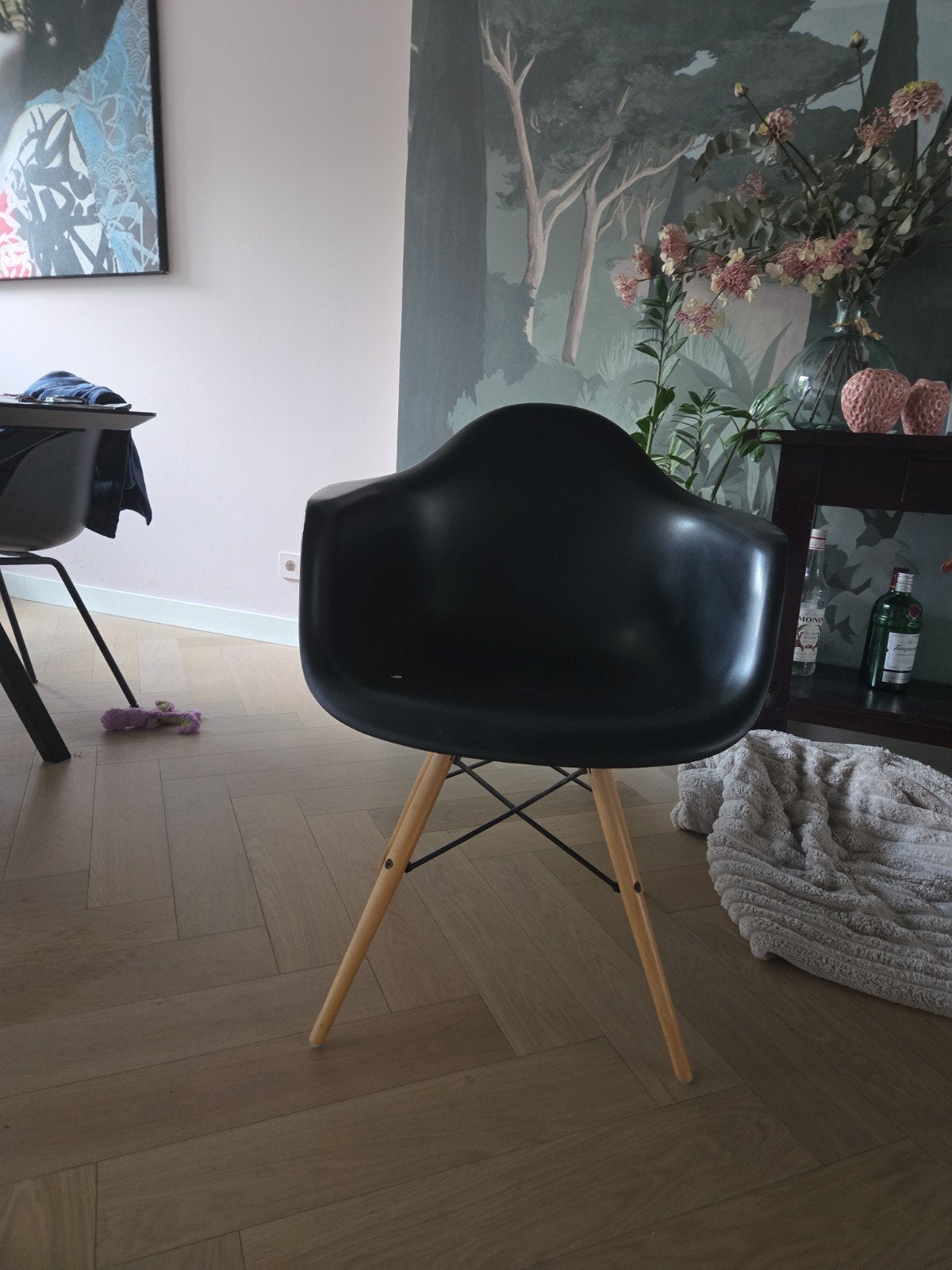 Eames (remake) kuipstoel met houten onderstel, Gebruikt, Zwart, Modern, Scandinavisch, Design, Eén