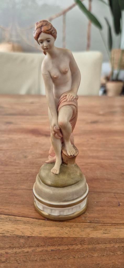 Vintage porseleinen beeldje naakte vrouw, Verzamelen, Beelden en Beeldjes, Ophalen of Verzenden, Zo goed als nieuw, Mens