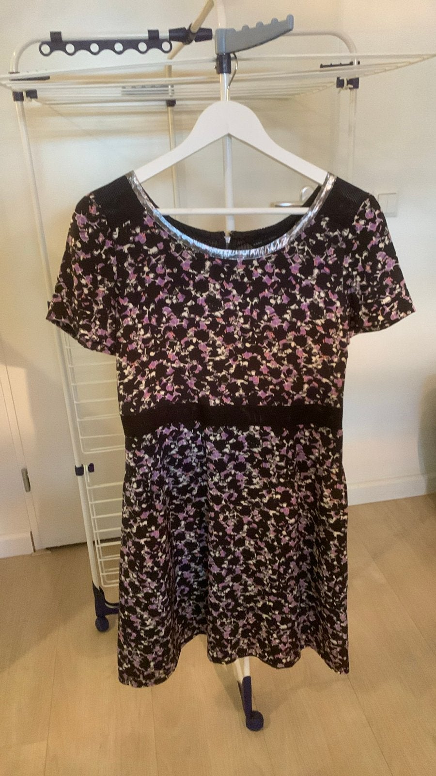 Marc by Marc Jacobs jurk met bloemenprint en glitter, Kleding | Dames, Jurken, Zwart, Ophalen of Verzenden, Zo goed als nieuw