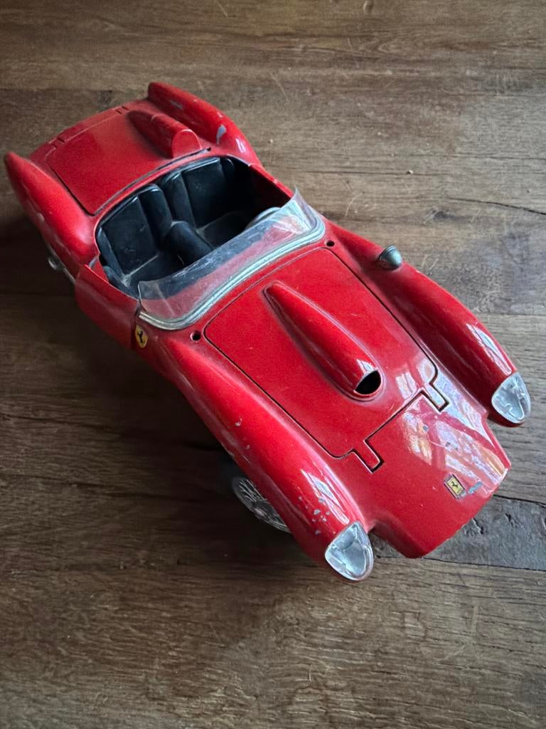Vintage Ferrari Testa Rossa model 1957, Hobby en Vrije tijd, Modelauto's | 1:18, Ophalen of Verzenden, Gebruikt