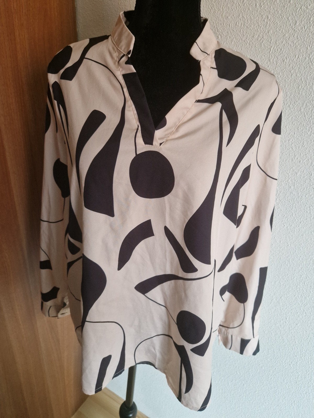 Shein blouse met abstracte print - Maat 44., Beige, Maat 42/44 (L), Ophalen of Verzenden, Zo goed als nieuw