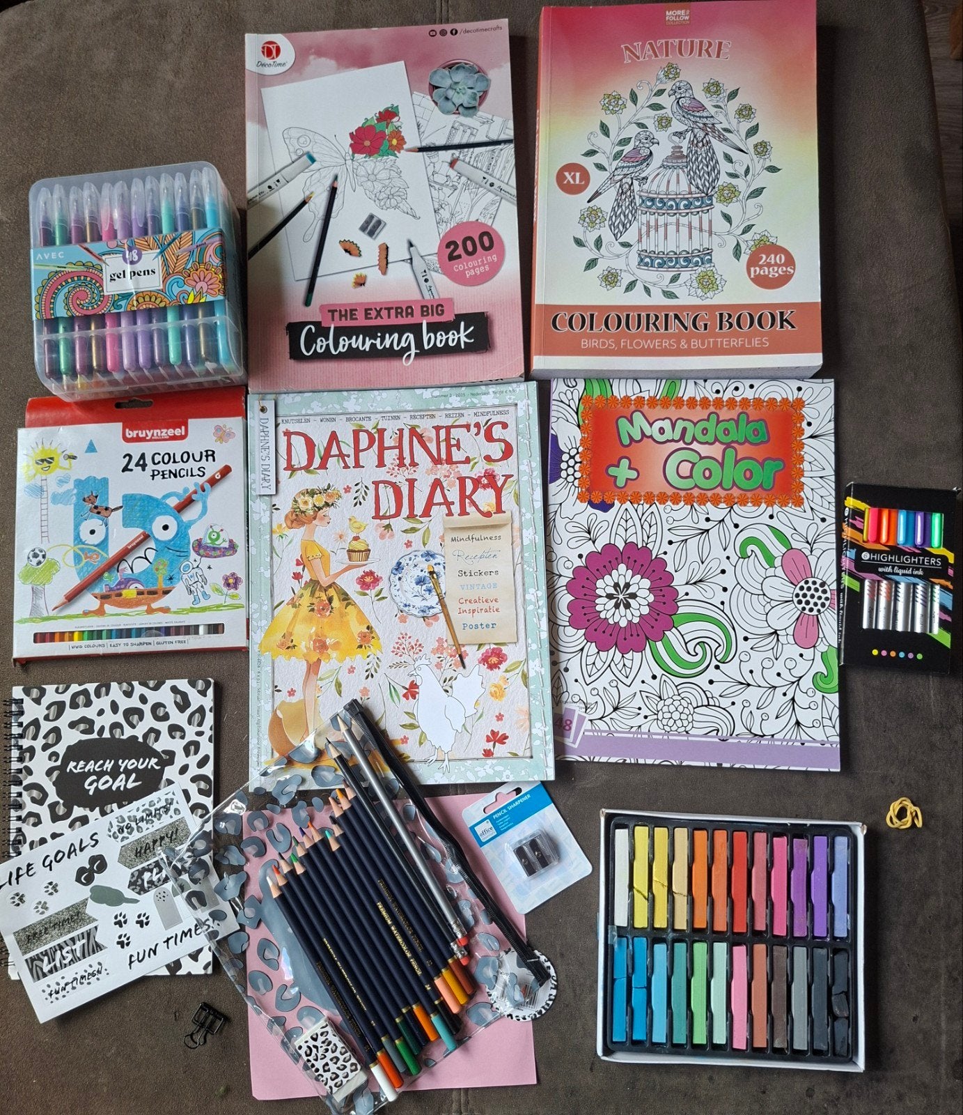 Groot knutselpakket: kleurboeken, potloden, stiften en meer, Hobby en Vrije tijd, Tekenen, Ophalen of Verzenden, Gebruikt, Overige typen